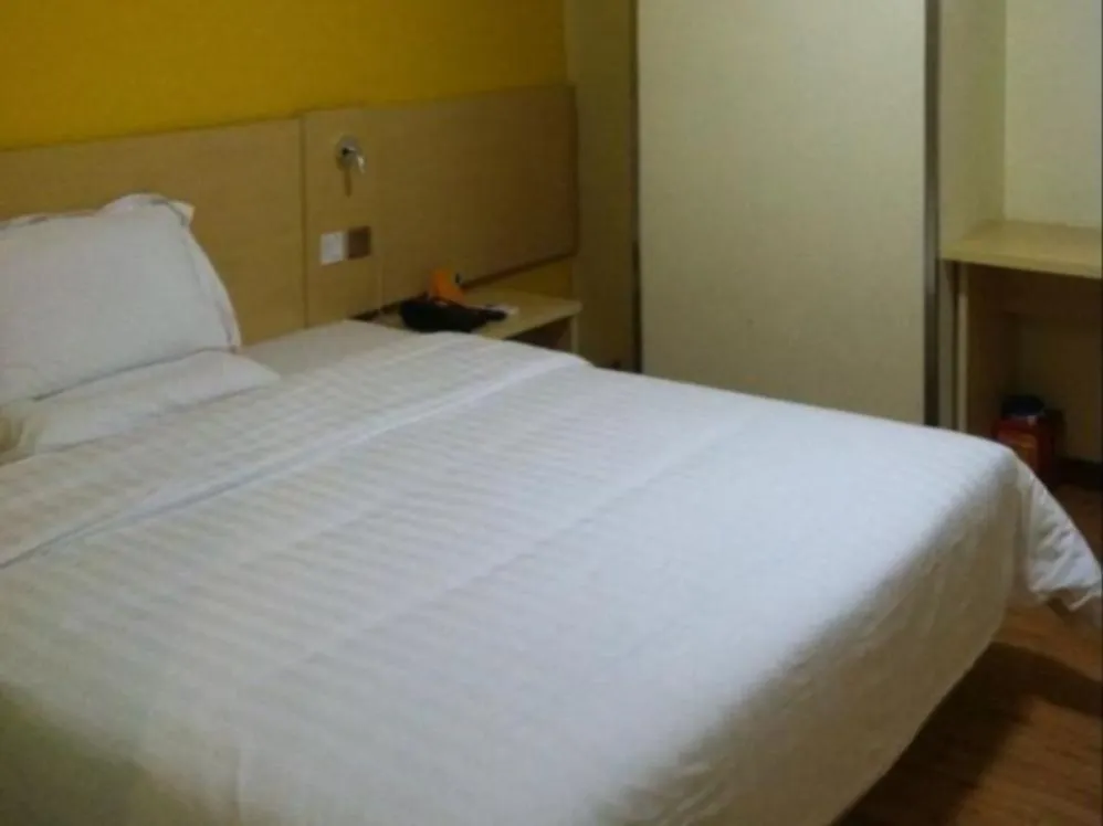 Hotel 7 Days Inn Gushu Railway Station Branch Shenzhen